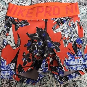 Nike Pro shorts Size small